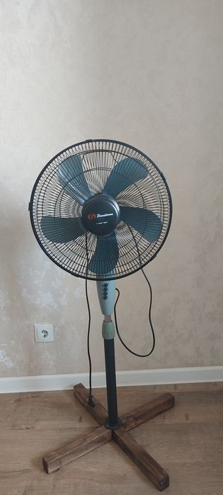 Вентилятор на ножке
