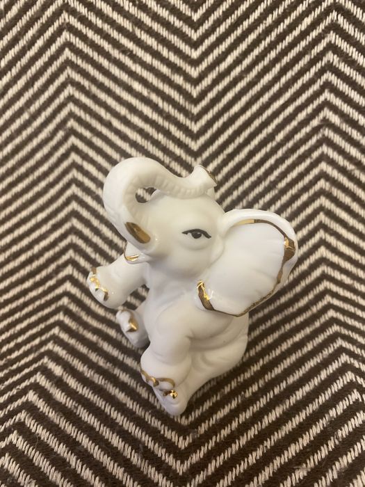 Играющие фарфоровые слоники