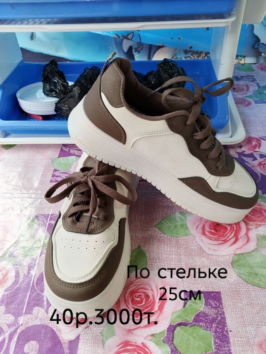 Продам кроссовки
