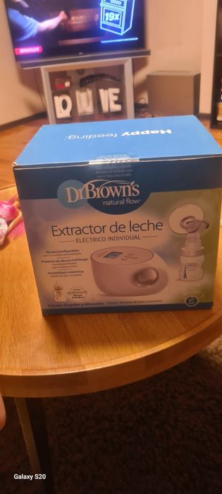 Продавам  Електрическа помпа за кърма Dr Brown's