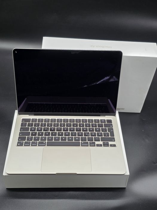 MacBook Air 13.6/ M2/ 16GB/ 256 SSD/ NOU, NEFOLOSIT