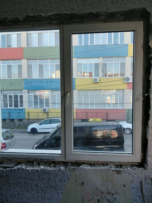 PVC прозорци двойни с по едно крило отваряеми алуминиев интериорни вра
