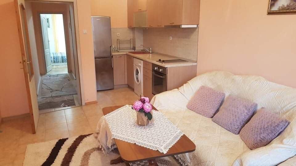 Дава се под наем Двустаен апартамент в Пловдив, Кършияка - 63 кв.м за 383 € - Снимка #2