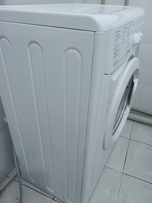 Срочно продаю машинку Индезит.