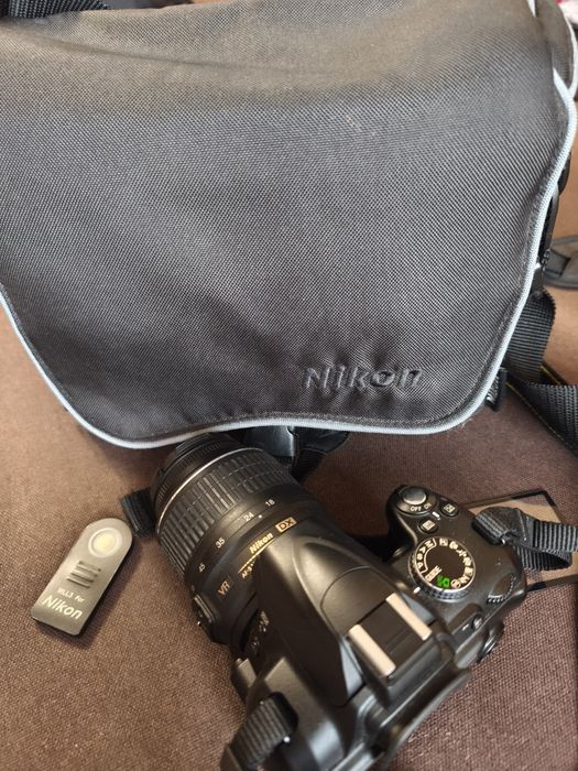 Aparat foto DSLR Nikon D3000 18-55 VR