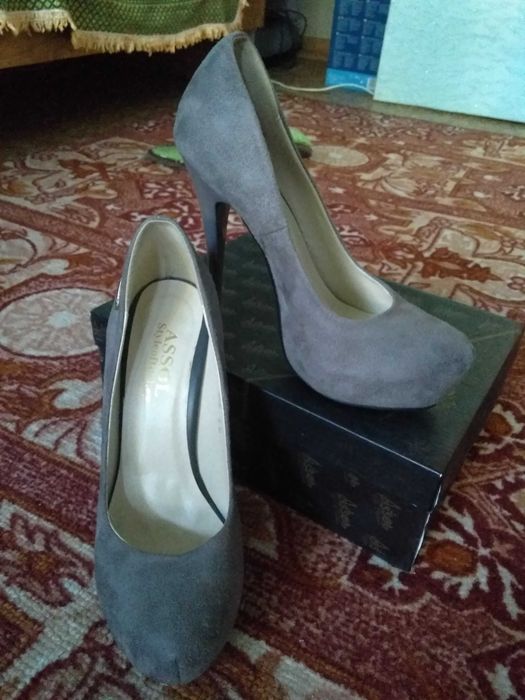 Нарядное платье и туфли