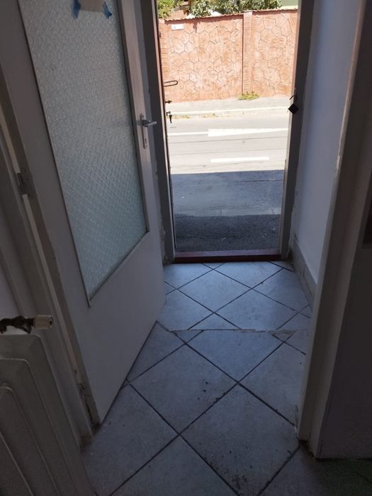 Spatiu de inchiriat la curte