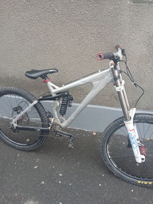 Vând Bicicleta Ghost DH