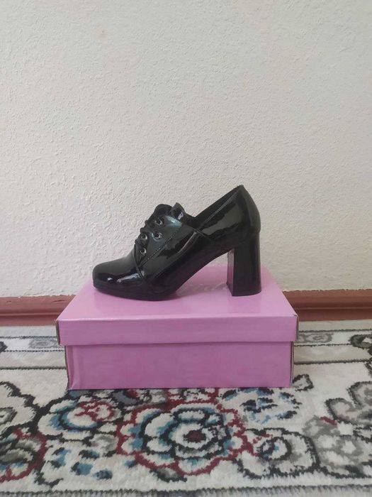 Kuzgi tufli qora lakirovniy 37 razmer kablokli
