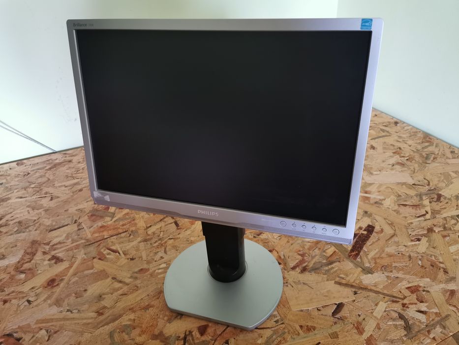 Монитор Philips 19"