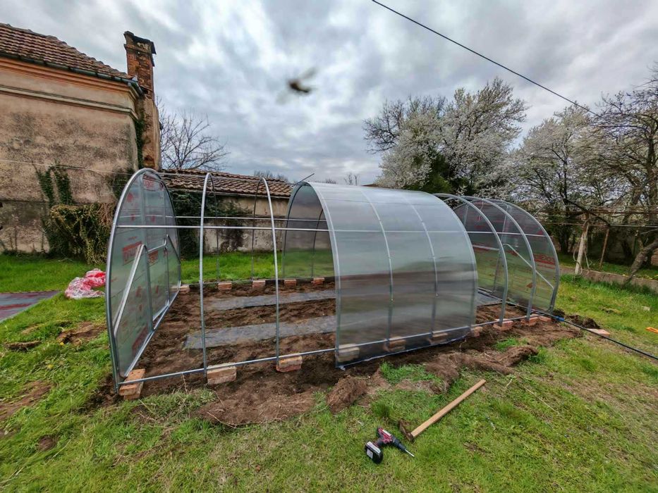 Поликарбонатна оранжерия 3×6 м /здрава конструкция/