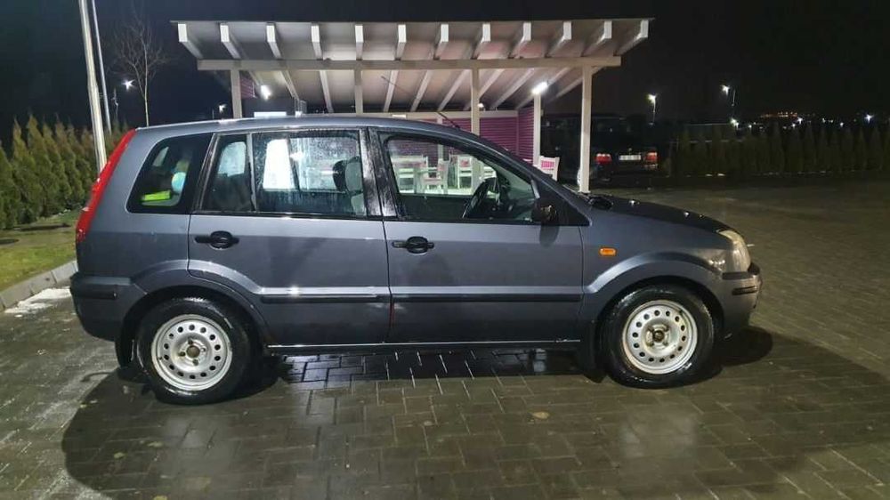 Vand masina pentru rabla 3200 RON (Ford Fusion 2003 defect)