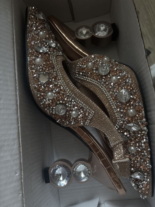 Туфли со стразами