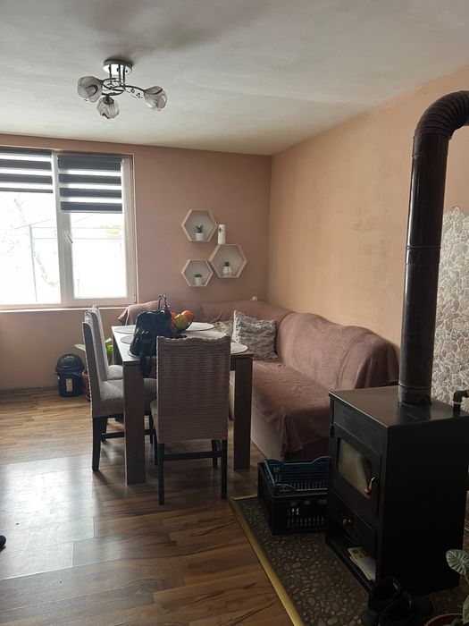 Продавам къща близо до Плевен