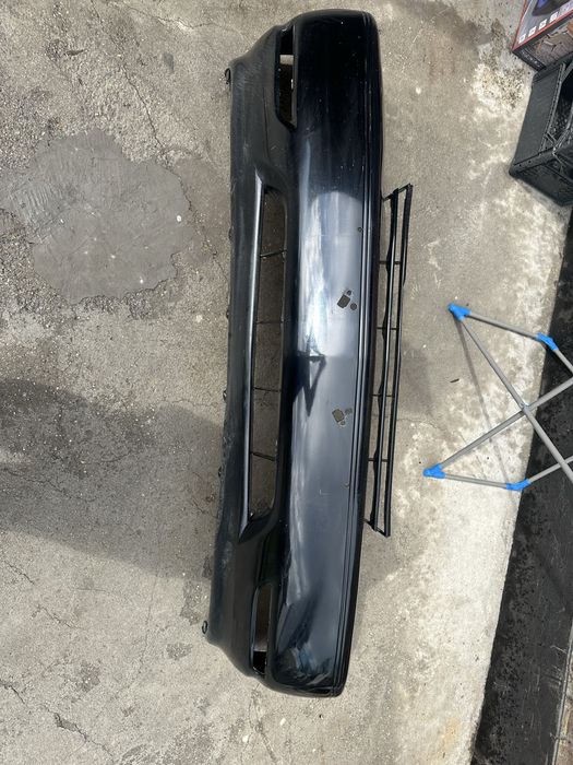 Передний бампер Lexus