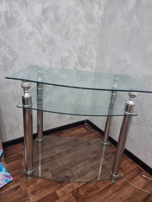 Стеклянная подставка под телевизор