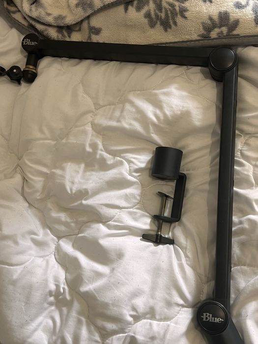 Brat de microfon blue yeti premium