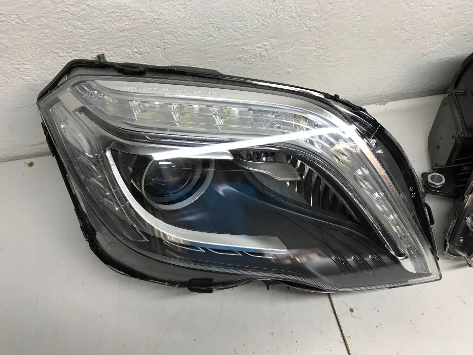 Mercedes Glk X204 W204 far stanga ils far dreapta bi xenon  facelift