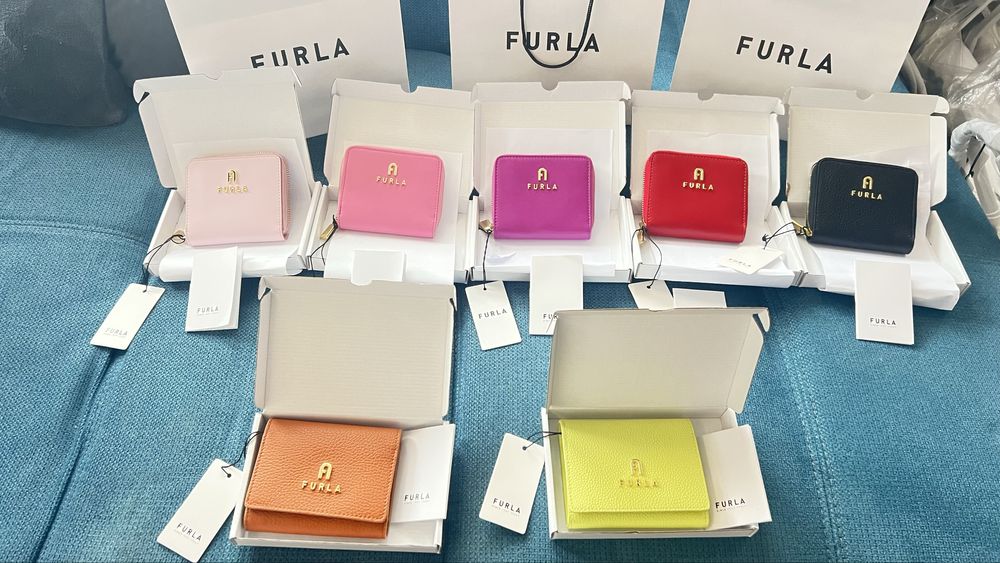 Furla Camelia в  няколко цвята и в два модела. Нови модели. С етикети care instuctions, подаръчен плик FURLA.Модел с цип и модел с капак.100% оригинал