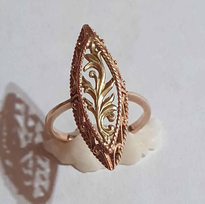 Кольцо       золотое.