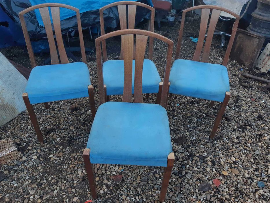 Scaune Vechi din Lemn 4 Bucati