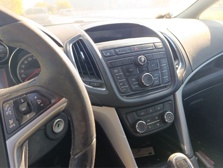 Продавам OPEL ZAFIRA на части 2013г 1.6i turbo 150 к.с