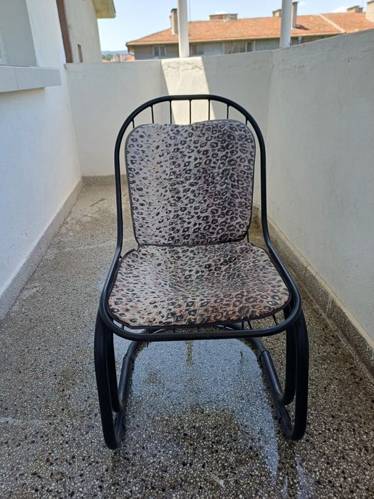 черни  метални столове