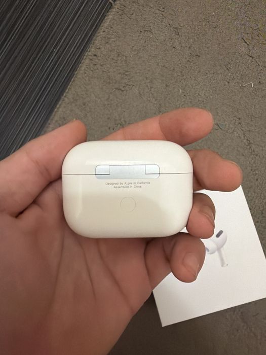AirPods Pro наушник