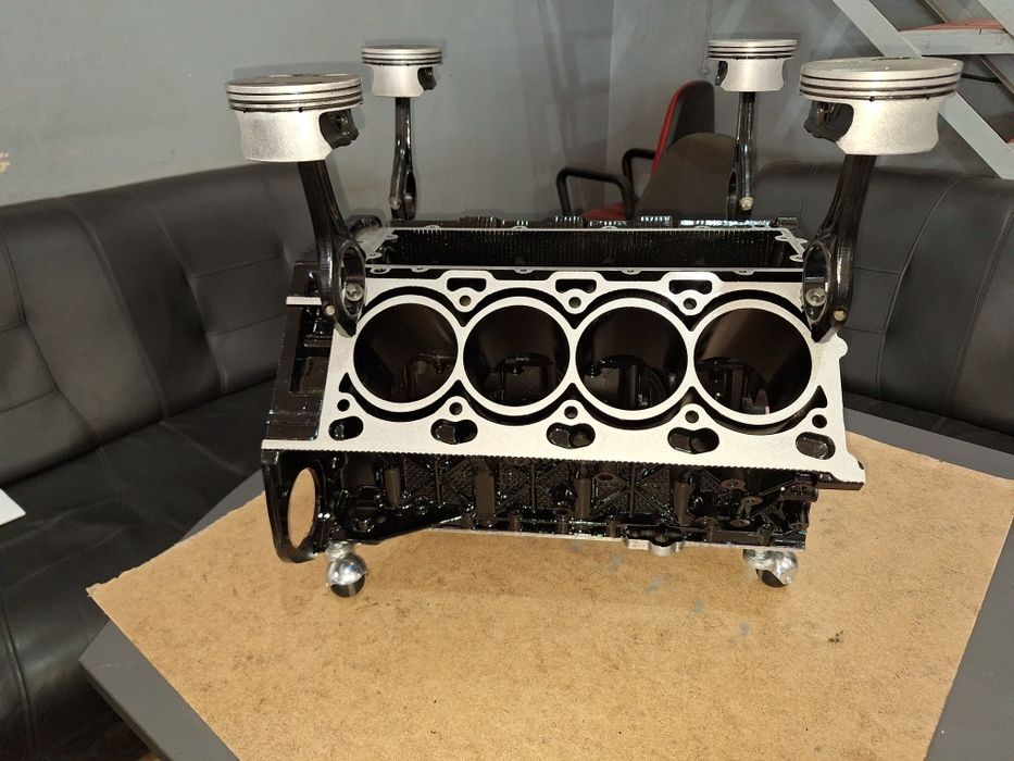 Продавам маса V8 - BMW