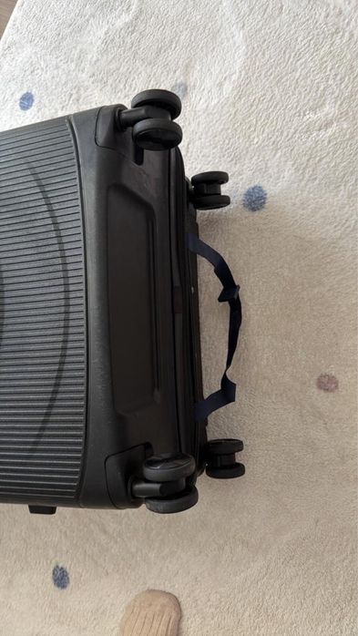 Продаю чемодан размер M