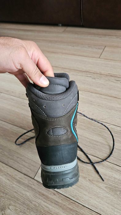 Продавам дамски обувки LOWA MAURIA GTX ws за планина , трекинг , лов .