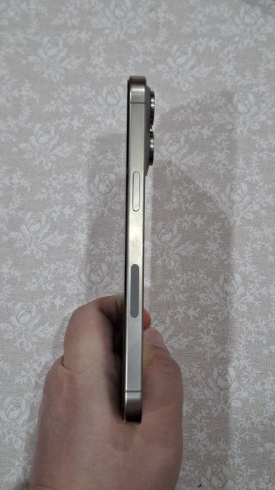 Продам iPhone 15 Pro Max (Natural Titanium) на 256 ГБ.