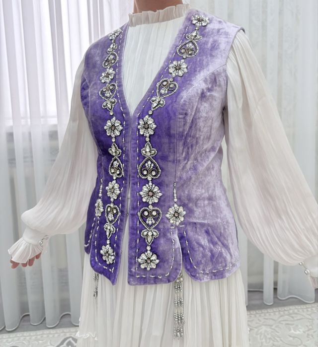 Бешпент,кажекей,көйлек 300,000