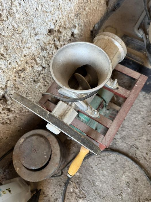 Електрическа месомелачка