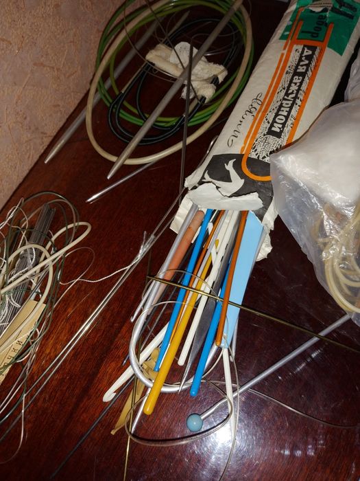 Спицы простые и круговые, журналы по вязанию  вязальные, советско