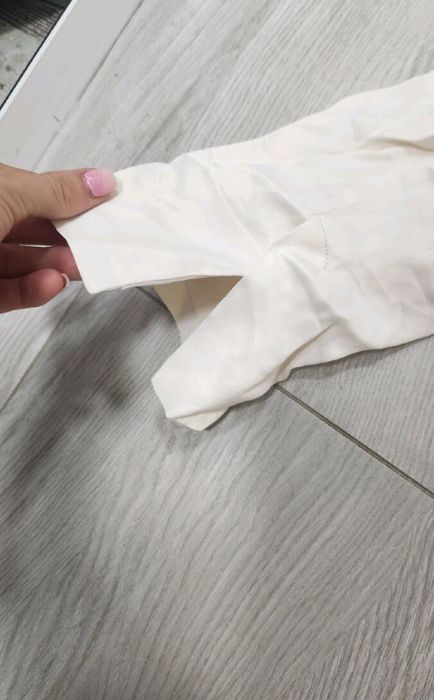 Кремава копринена рокля Zara с прегъваща талия за официалн