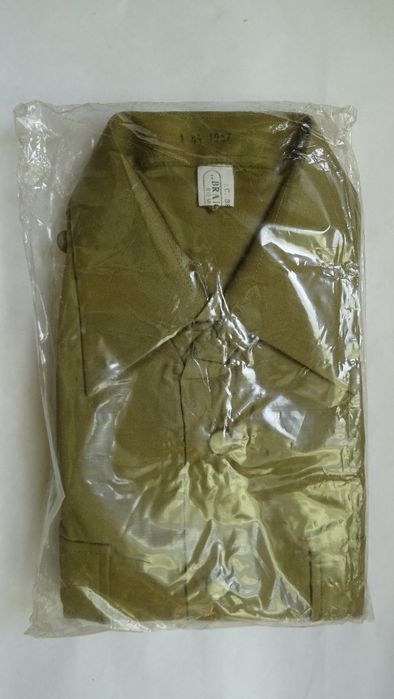 Camasi militare kaki (noi) fabricate in anul 1989