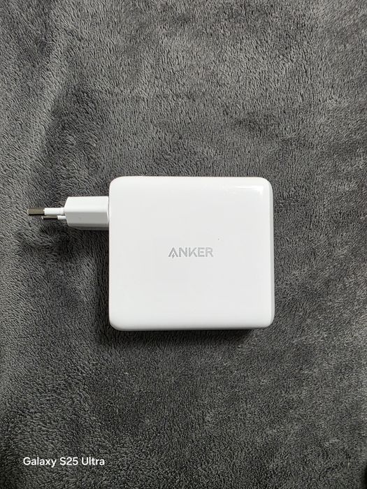Vând incarcator anker de 60W  PowerPort III cu 2 porturi de incarcare