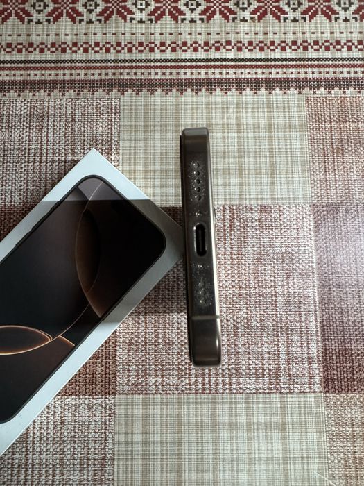 iPhone 16 Pro 256 GB с оставаща гаранция 17 месеца.