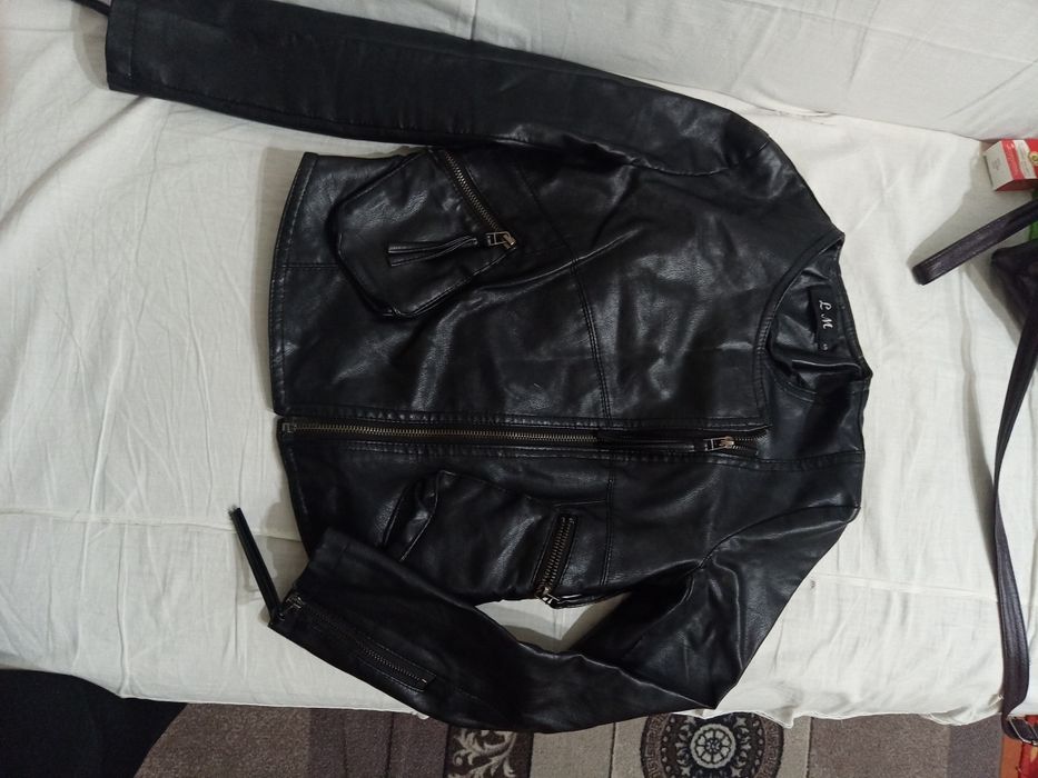 Продам две курточки на весну