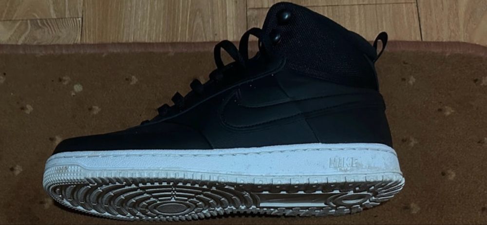 Vand adidasi Nike de iarna