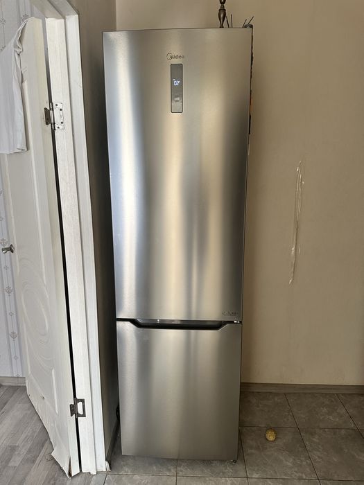 Продам холодильник ,Midea