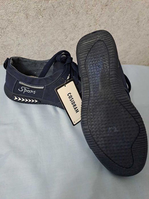 Продам спортивные туфли