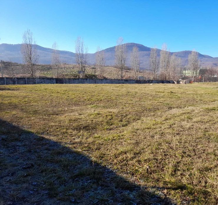 Vand Teren Intravilan Piatra Neamt 2800 m2 - 15 Euro/m2