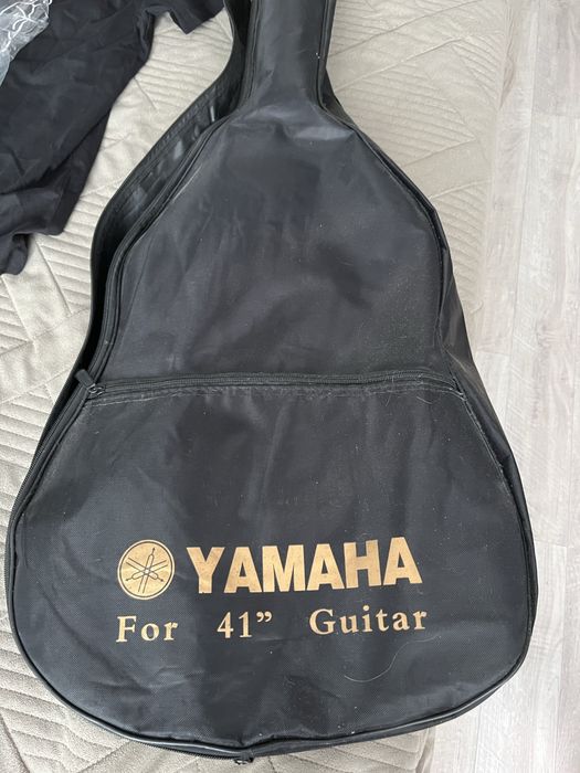 Гитара в чехле Yamaha