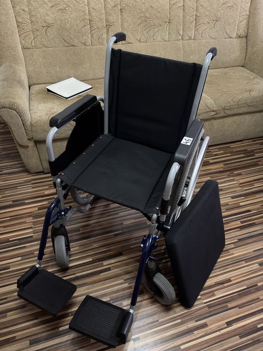 Scaun rulant pliabil handicap dizabilitati (ca nou)