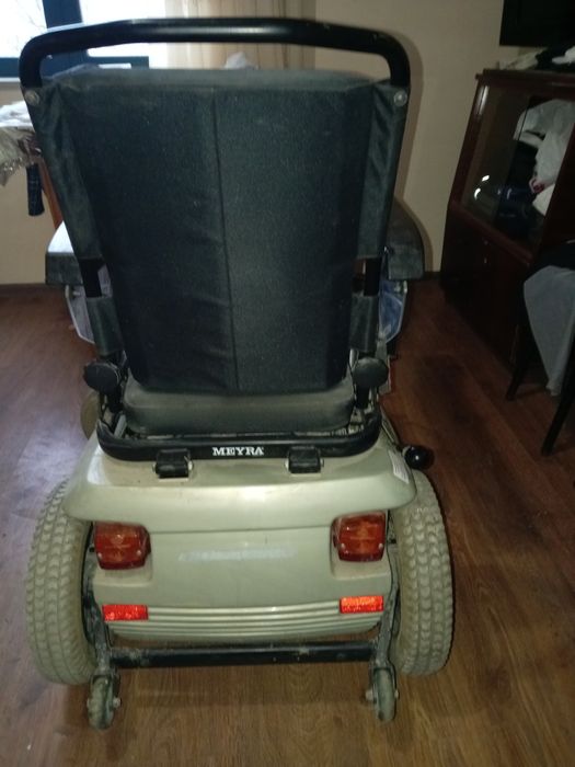 Cărucior electic MEYRA pentru persoane cu dezabilități