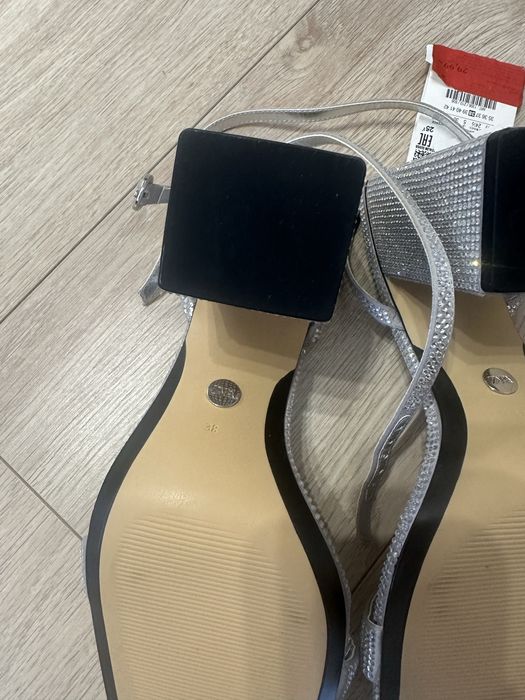 Сандали висок ток ZARA