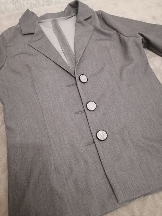 Продам брючный костюм