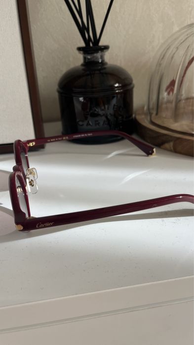 Cartier очила в цвят бордо